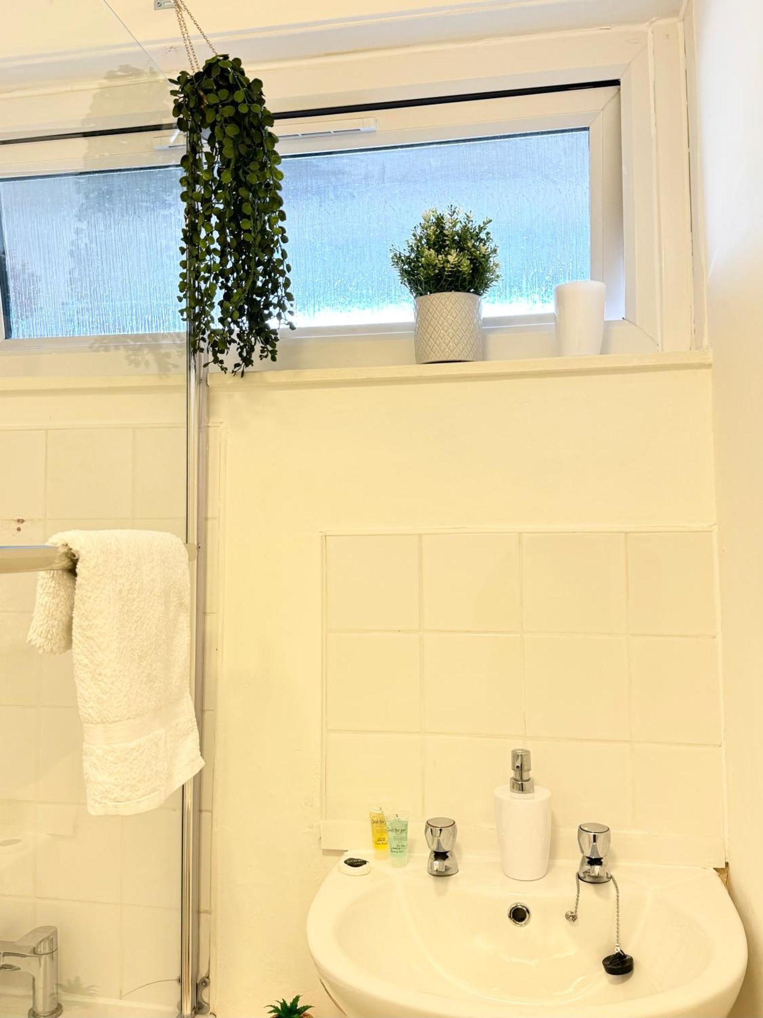 Stunning Apartment, Sleeps 4, Central London, 1 Bedroom, Zone 1, Kennington - Open For Business Stays, Long Stays And Families Relocating Buitenkant foto