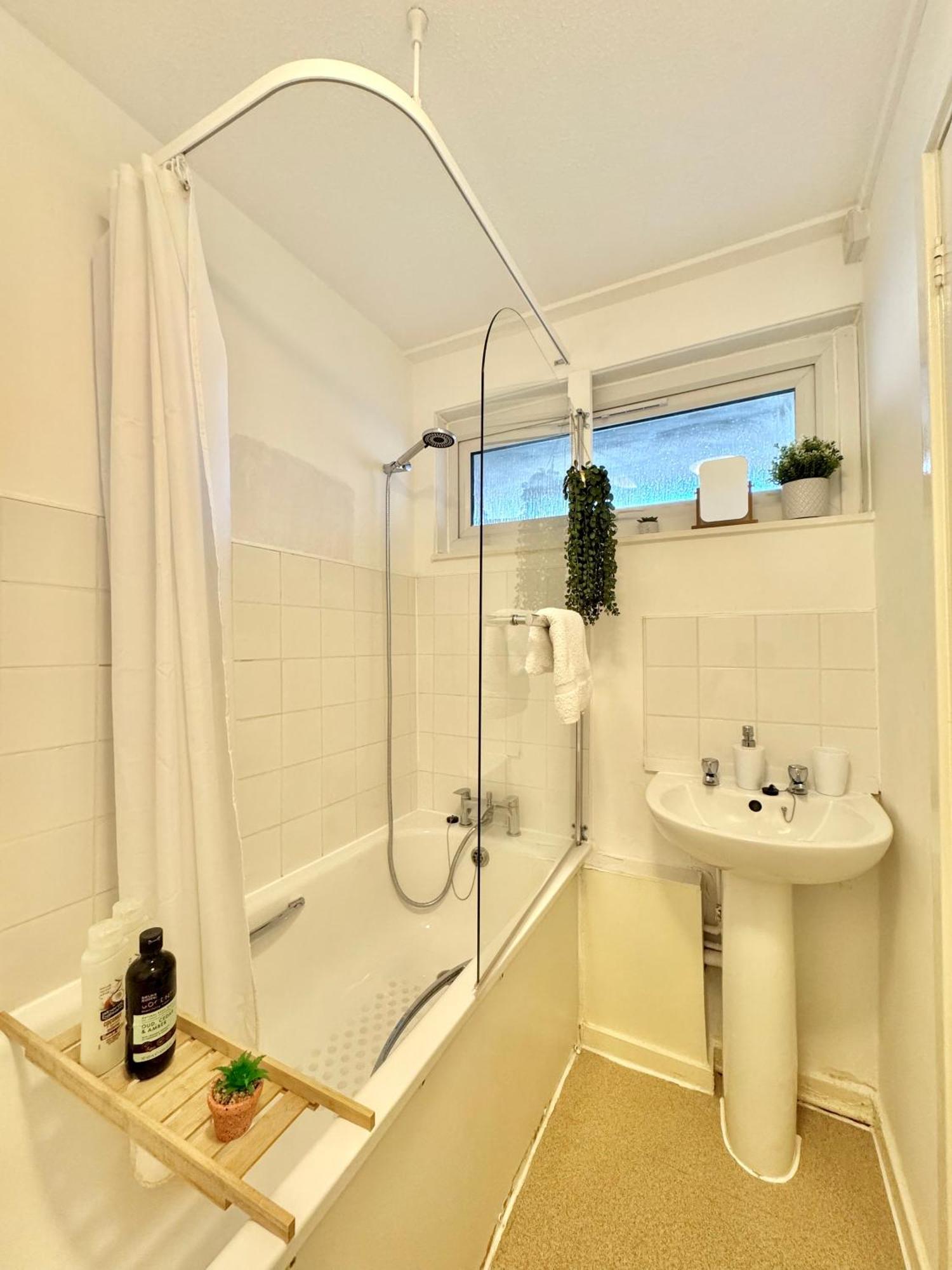 Stunning Apartment, Sleeps 4, Central London, 1 Bedroom, Zone 1, Kennington - Open For Business Stays, Long Stays And Families Relocating Buitenkant foto